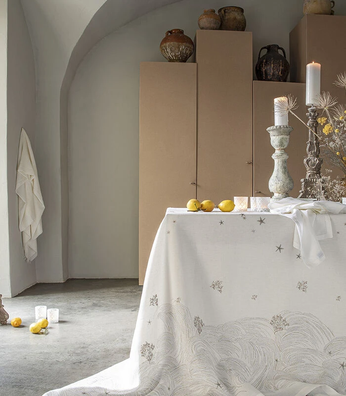 Oceanide - Geborduurd Linnen Tafellaken Met Print 4 Oceanide - Geborduurd Linnen Tafellaken Met Print - Afbeelding 2