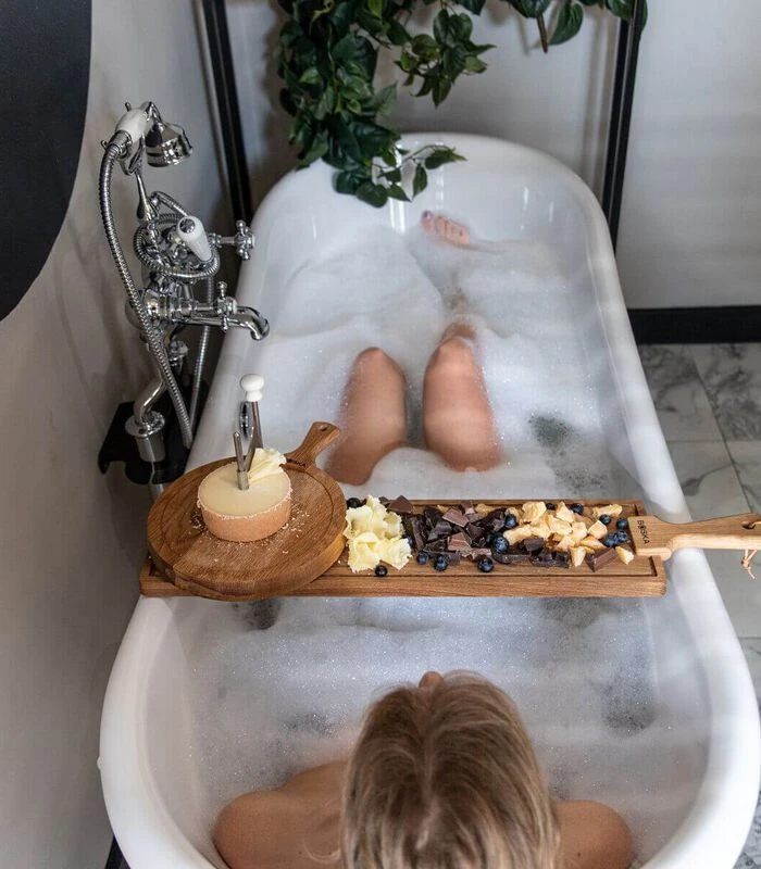 Serveerplank Friends L - Met Handgreep - Bruin - 60 Cm 6 Serveerplank Friends L - Met Handgreep - Bruin - 60 Cm - Afbeelding 4