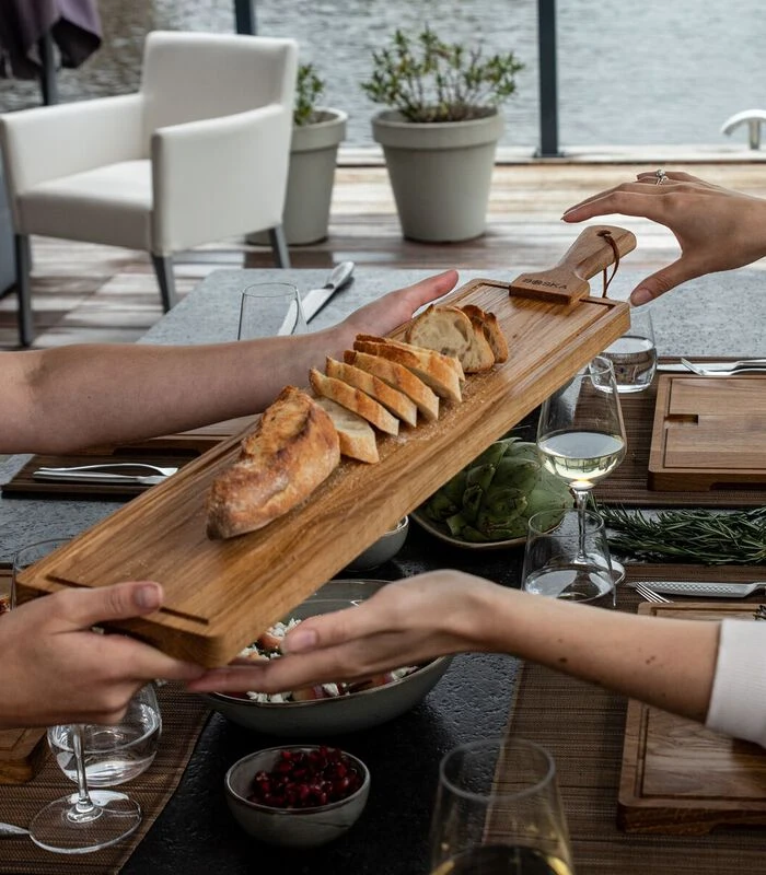 Serveerplank Friends L - Met Handgreep - Bruin - 60 Cm 4 Serveerplank Friends L - Met Handgreep - Bruin - 60 Cm - Afbeelding 2