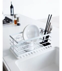 Yamazaki Silicone Drainer Tray - Flow - White 8 Yamazaki Silicone Drainer Tray - Flow - White -Beste Keukengerei Winkel d1776b68fa0b4aed8f0e88bbb7112edf
